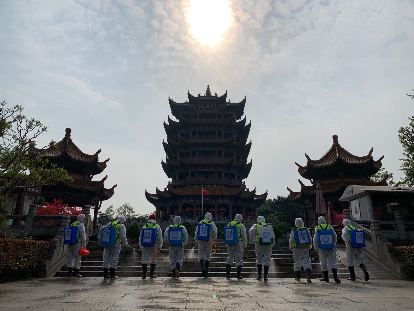 江城清洗**團隊爲黃鶴樓公園提供**服務